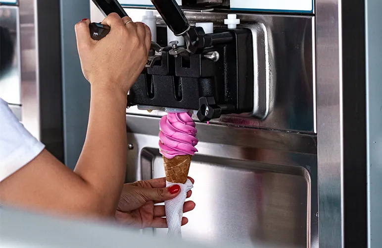 Pour frozen yoghurt